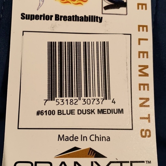 Two Women’s Conqer the Elements Jackets - Picture 8 of 8